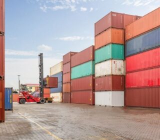 What is the Difference Between Detention and Demurrage